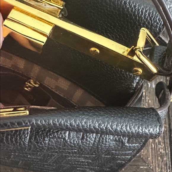 Black Designer Inspired Logo Handbag with Gold Hardware - Picture 8 of 11